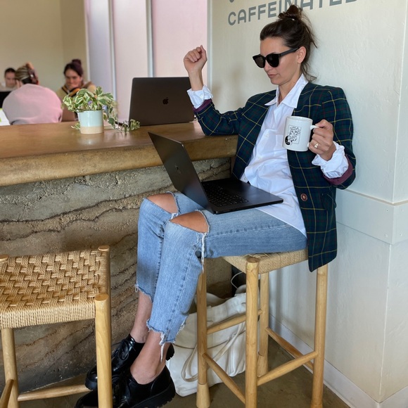 Meet your POSH Ladayyyyy - Picture 15 of 16